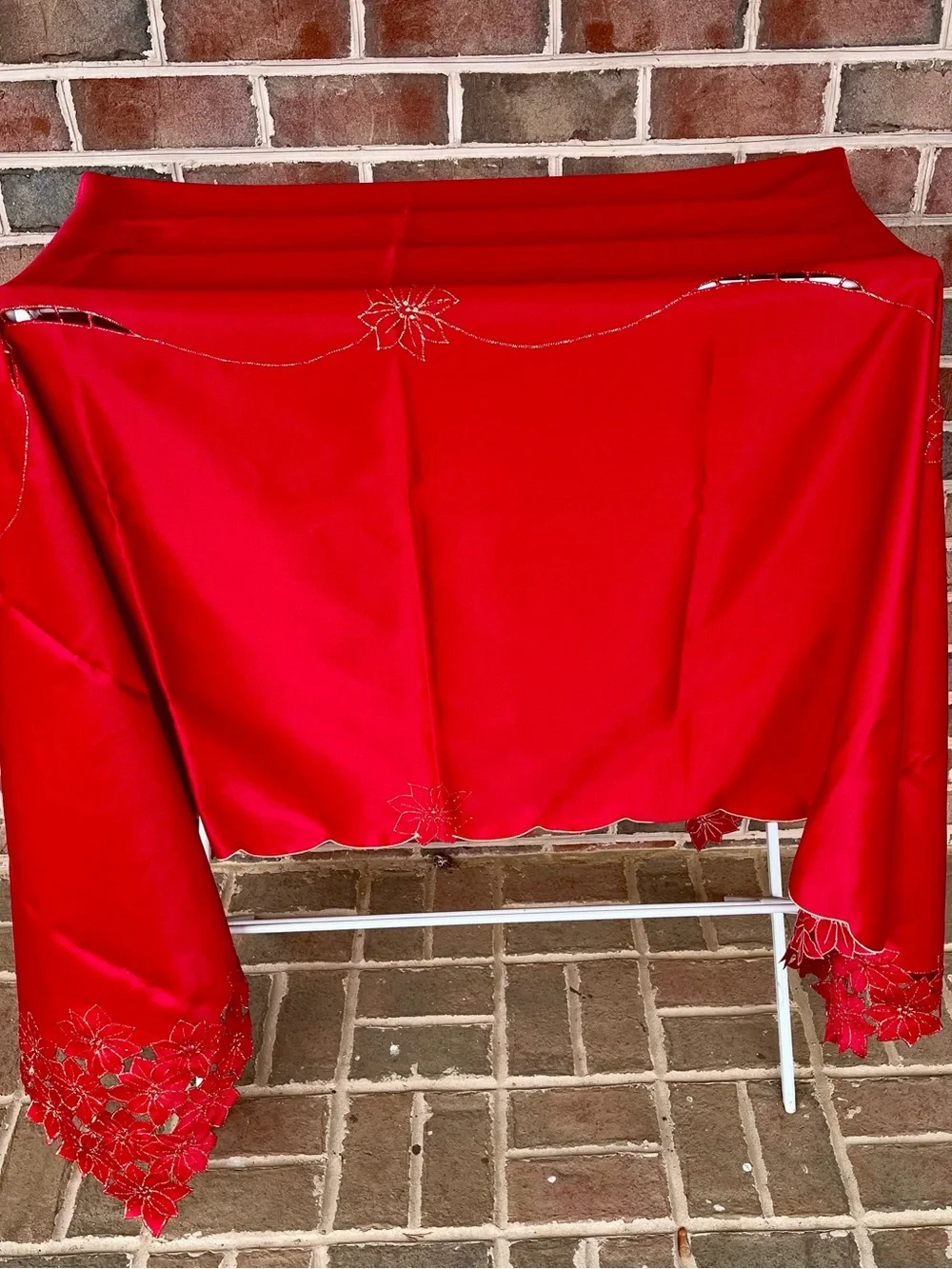 Sam Hedaya Christmas Tablecloth Red Poinsettia Cutwork Gold Embroidered Dining